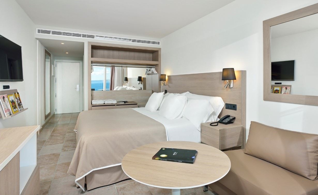 rooms-double-melia-lateral-sea-view-balcony-or-terrace