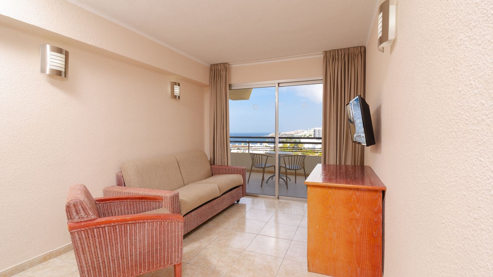 rooms-apartment-1-bedroom-superior