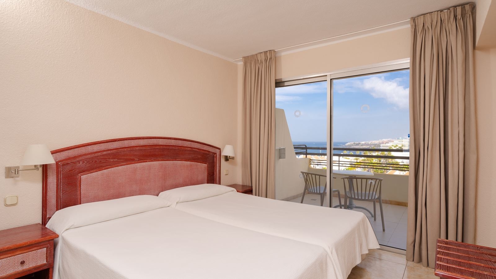 rooms-apartment-1-bedroom-superior