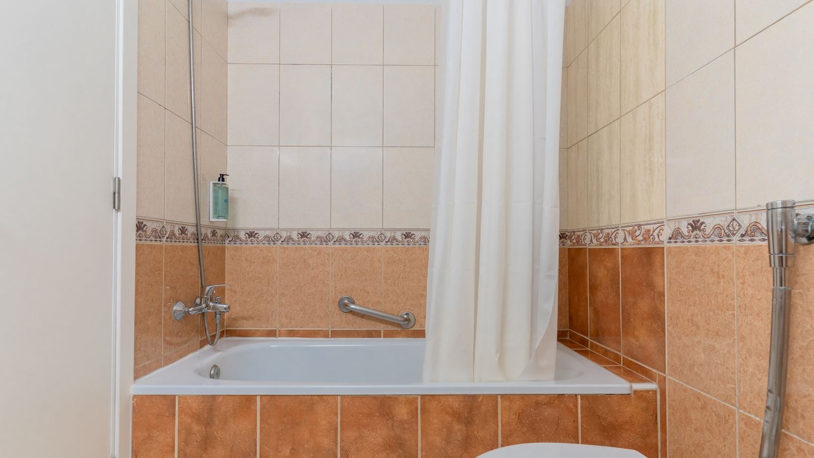 rooms-apartment-1-bedroom-superior