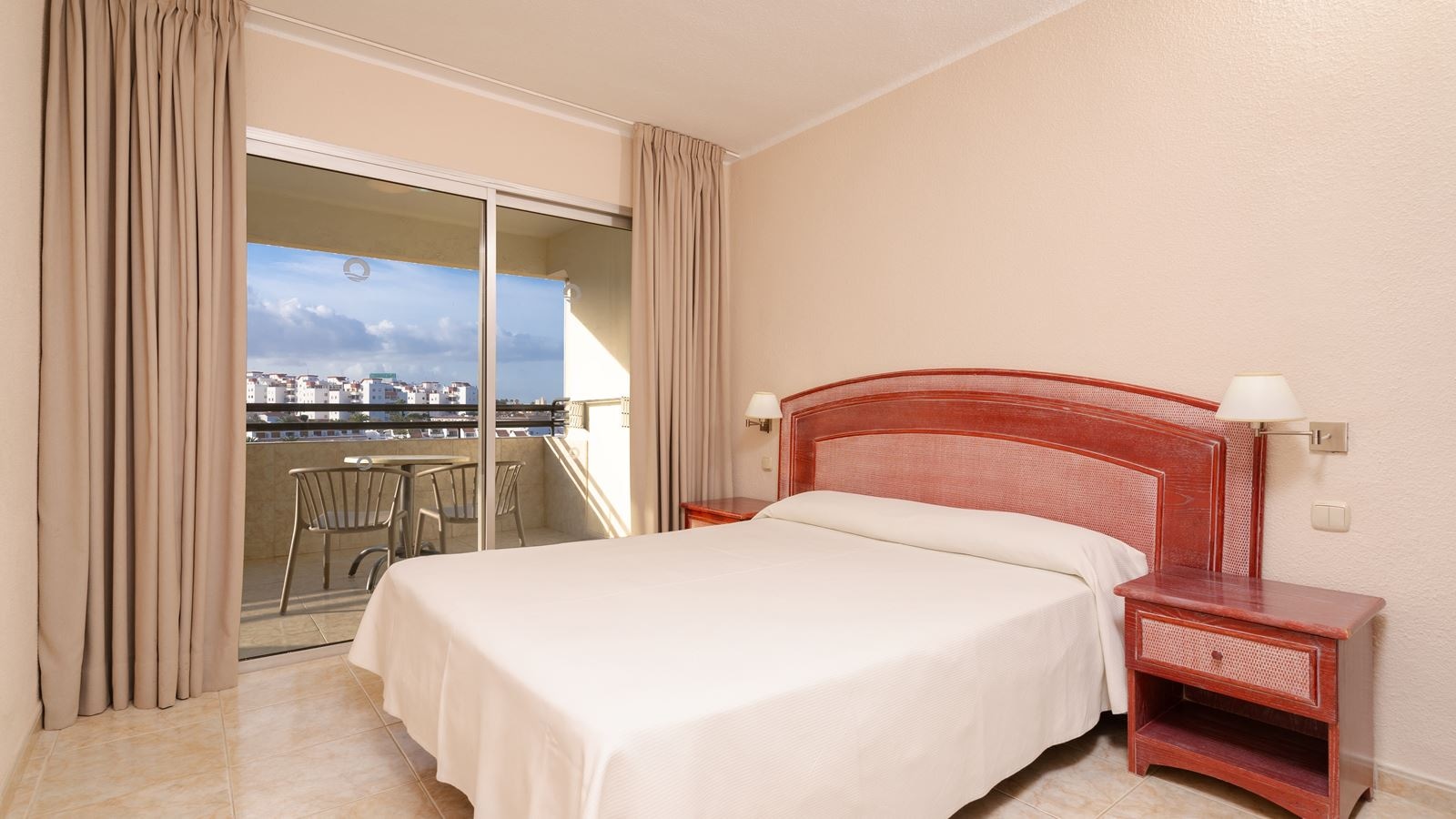 rooms-apartment-2-bedroom-superior