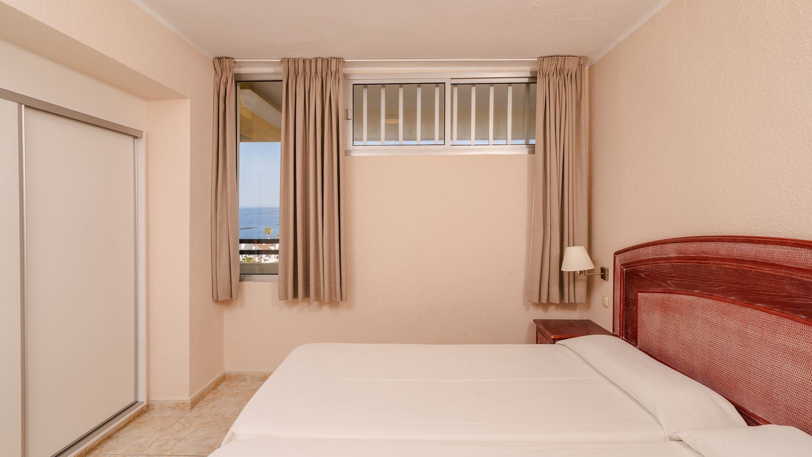 rooms-apartment-2-bedroom-superior