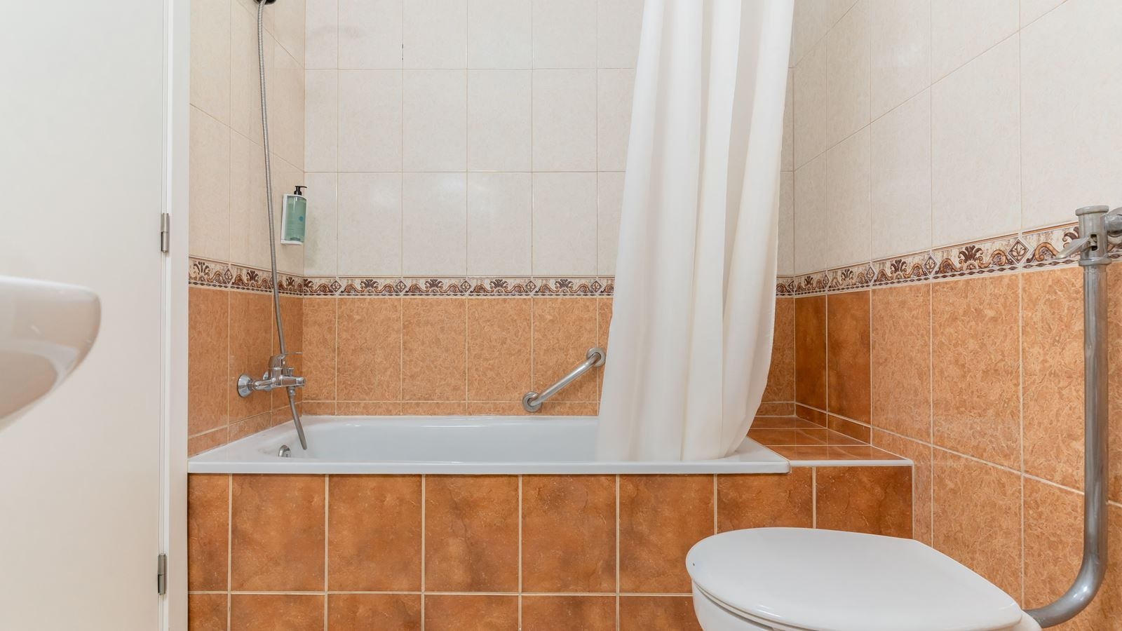 rooms-apartment-2-bedroom-superior