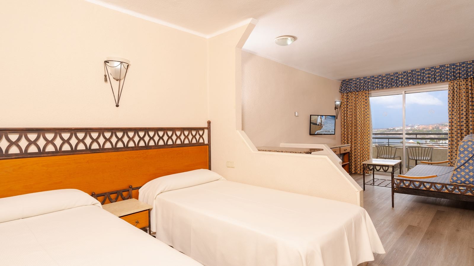 rooms-studio-superior