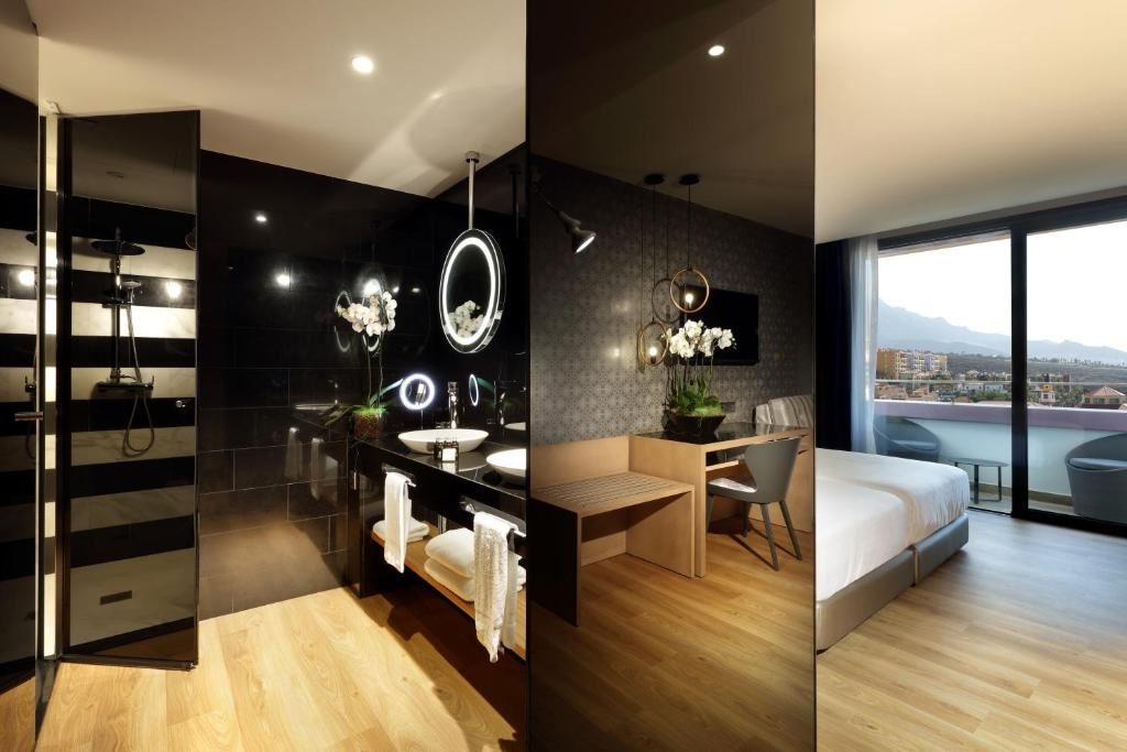 rooms-room-deluxe-silver-balcony-or-terrace