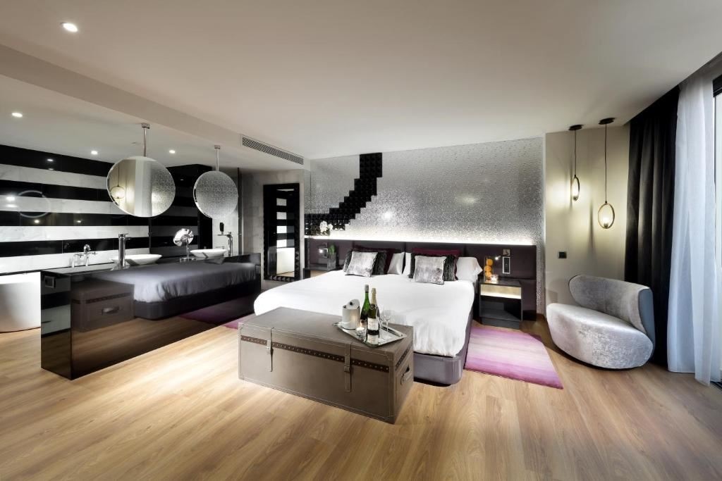 rooms-rock-suite-platinum-balcony-or-terrace