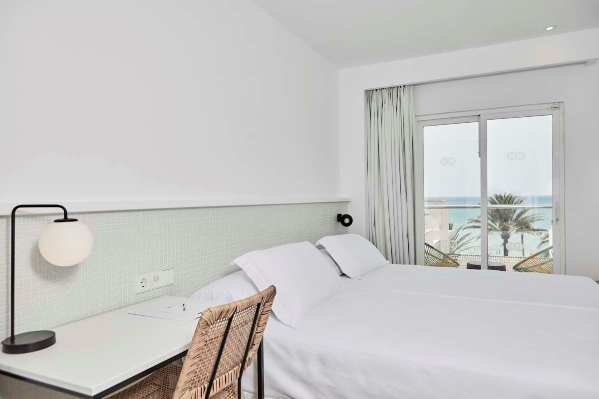 rooms-room-double-balcony-or-terrace