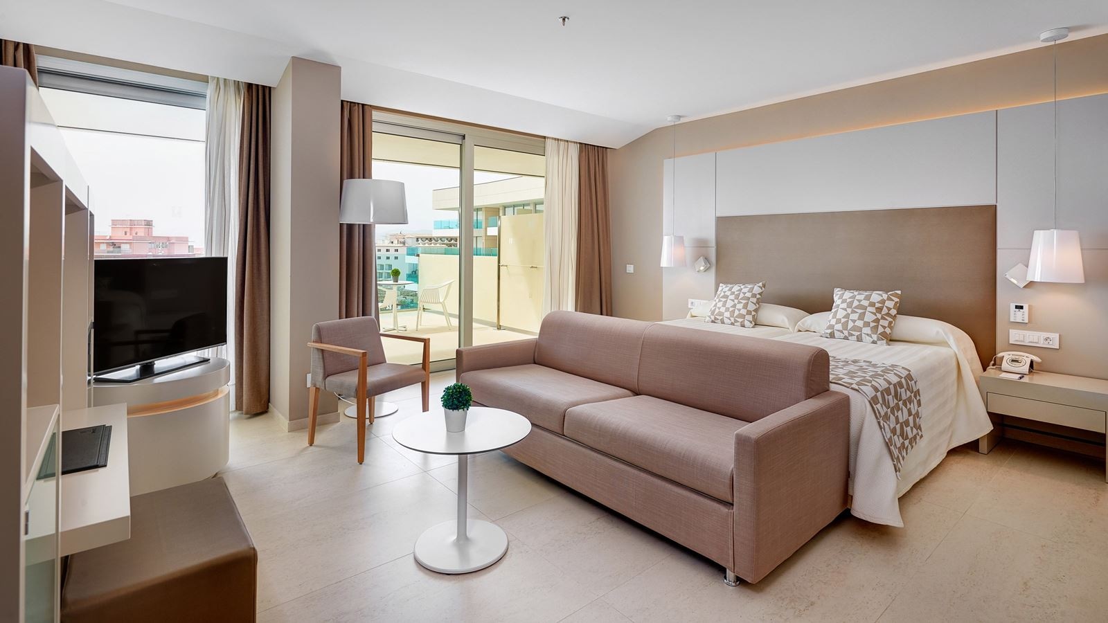 rooms-junior-suite--with-balcony