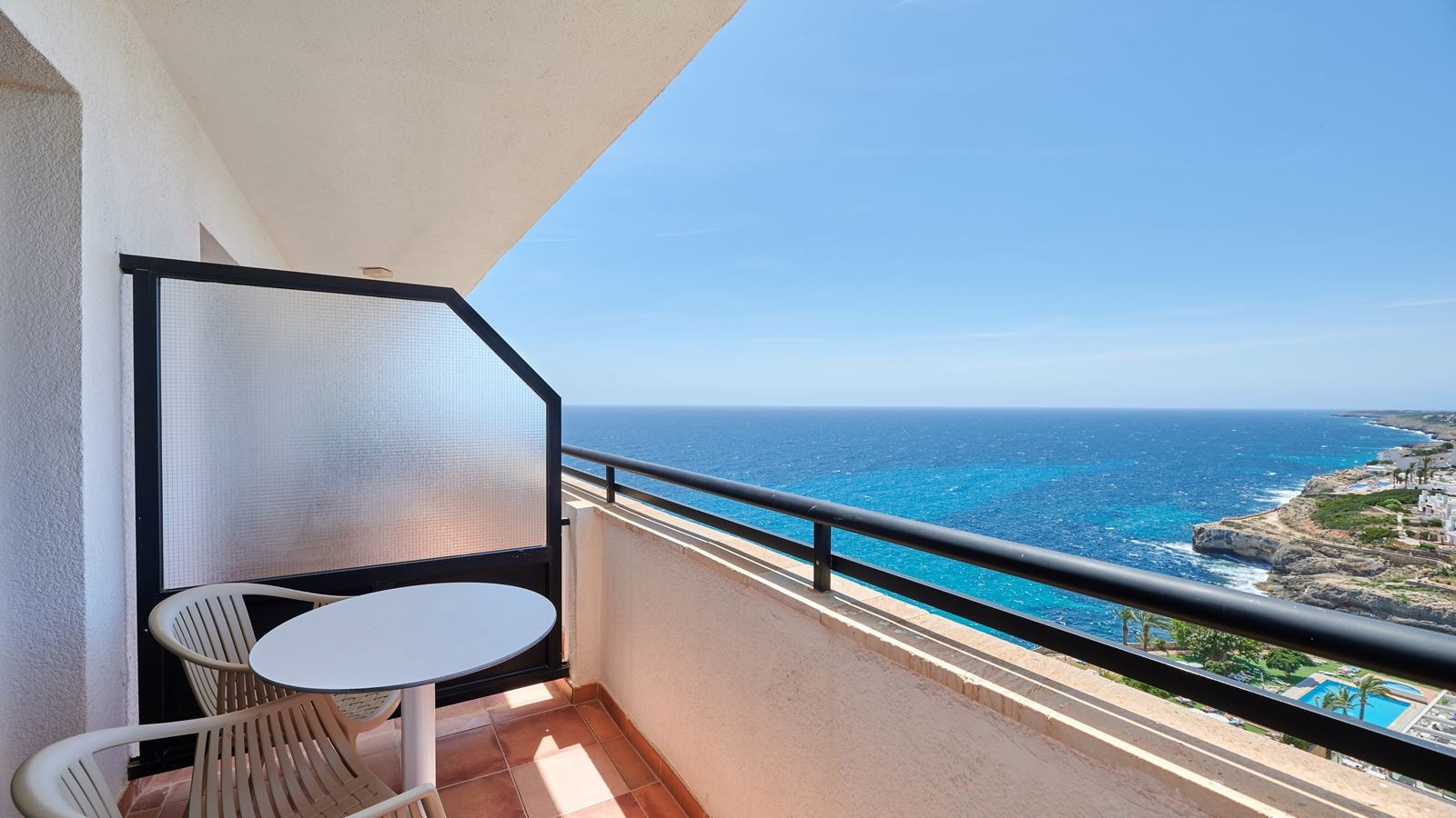 rooms-double-single-use-sea-view-balcony