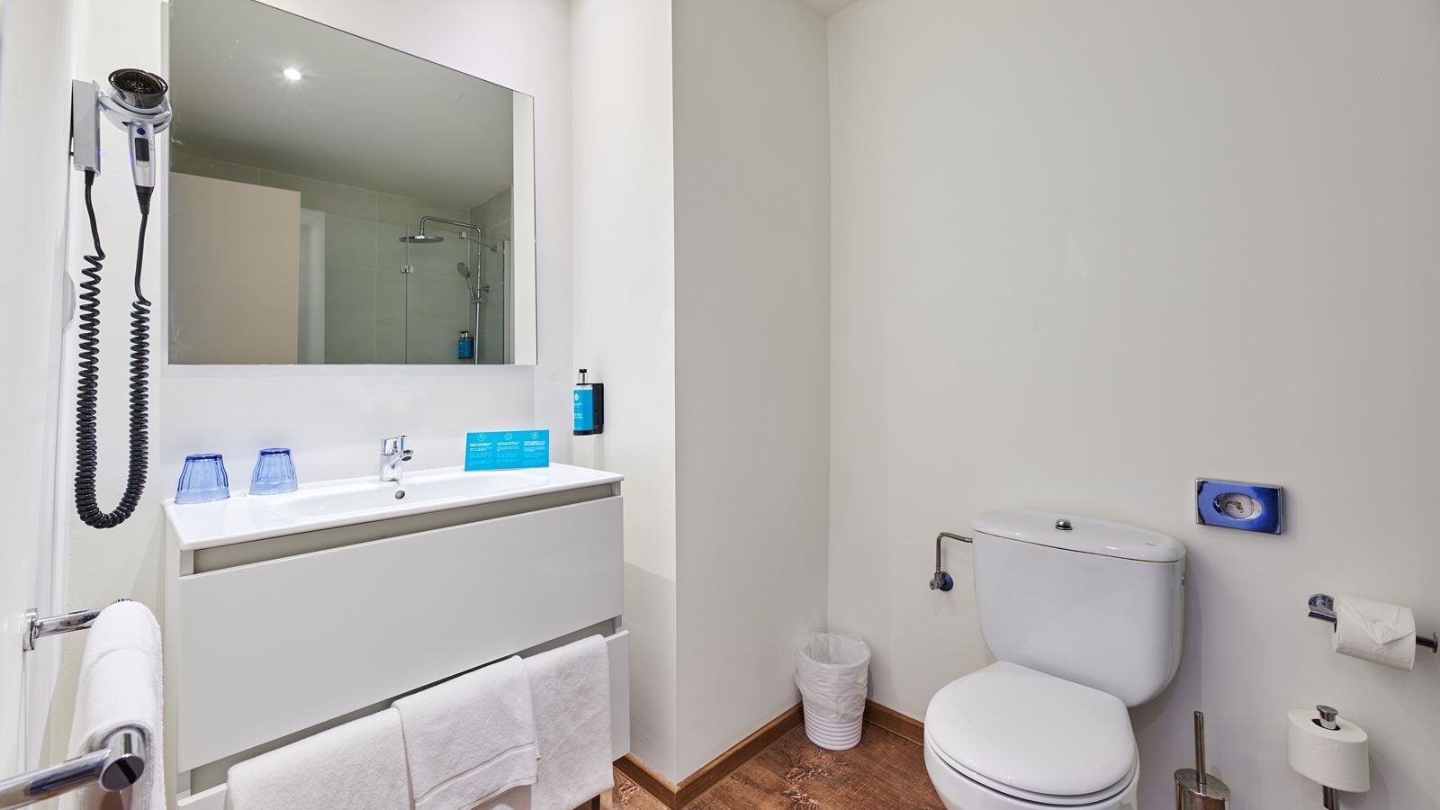 rooms-double-single-use-sea-view-balcony