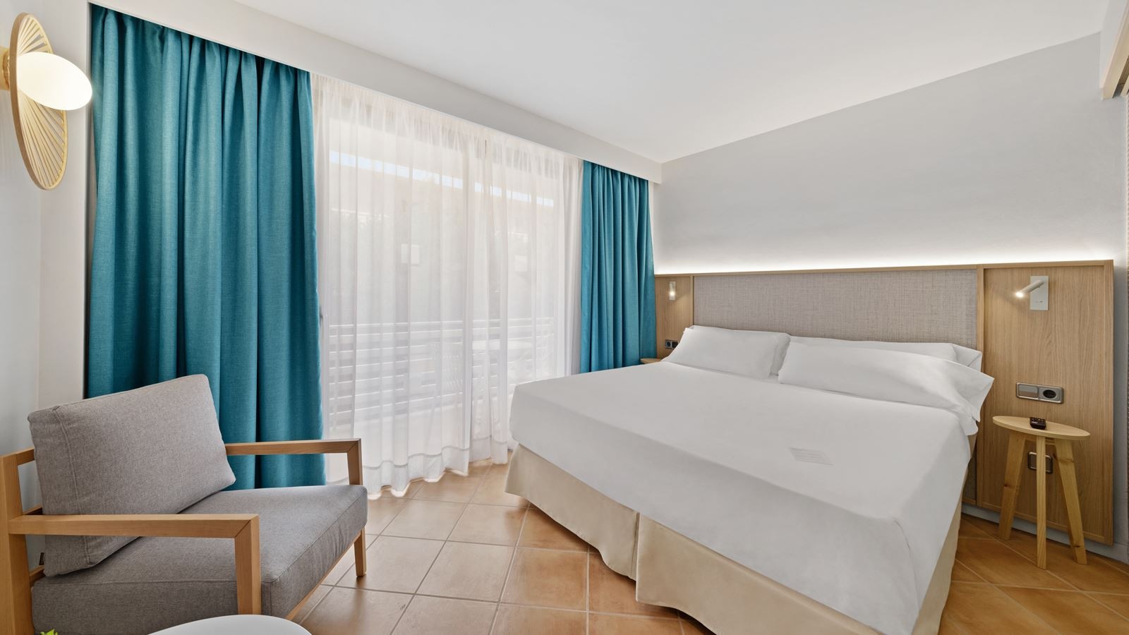 rooms-room-family-balcony