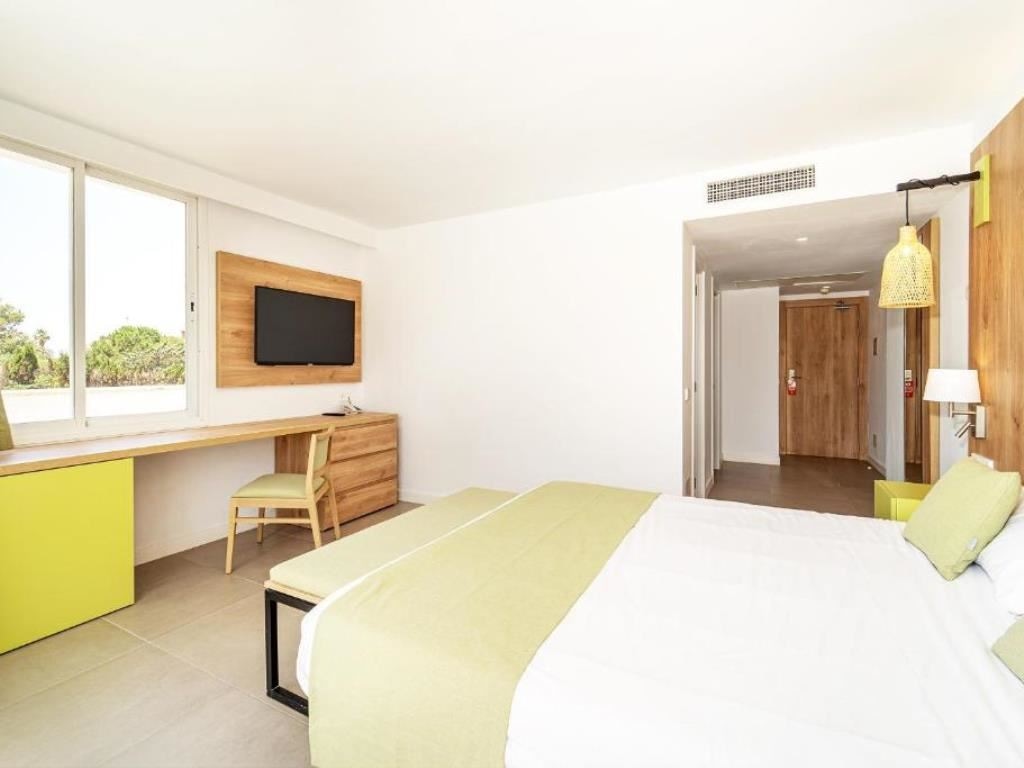 rooms-suite-standard-single-use-with-balcony-or-terrace