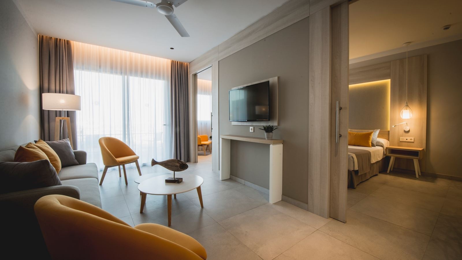 rooms-family-master-suite-balcony-or-terrace