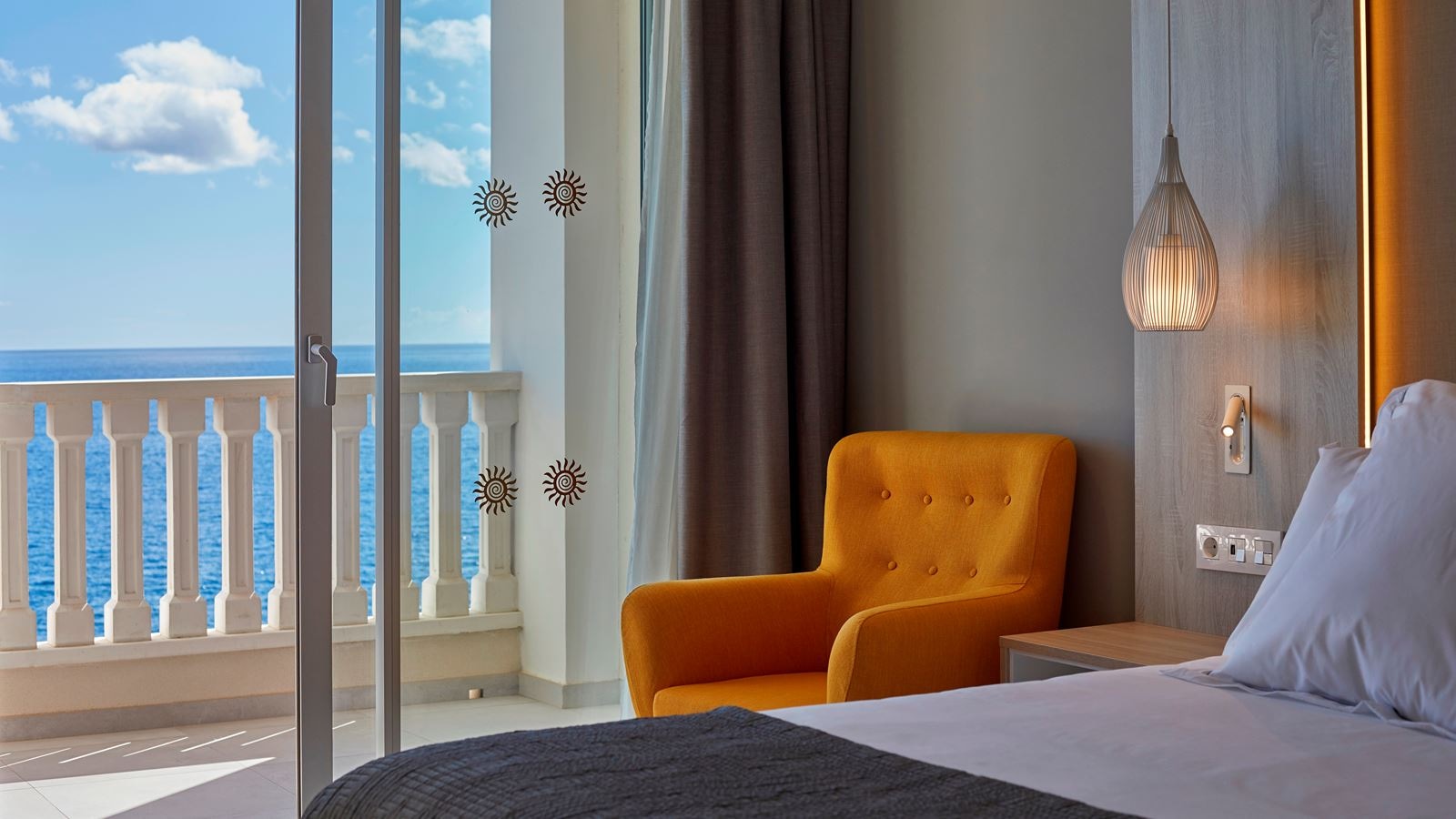 rooms-family-master-suite-sea-view-balcony-or-terrace