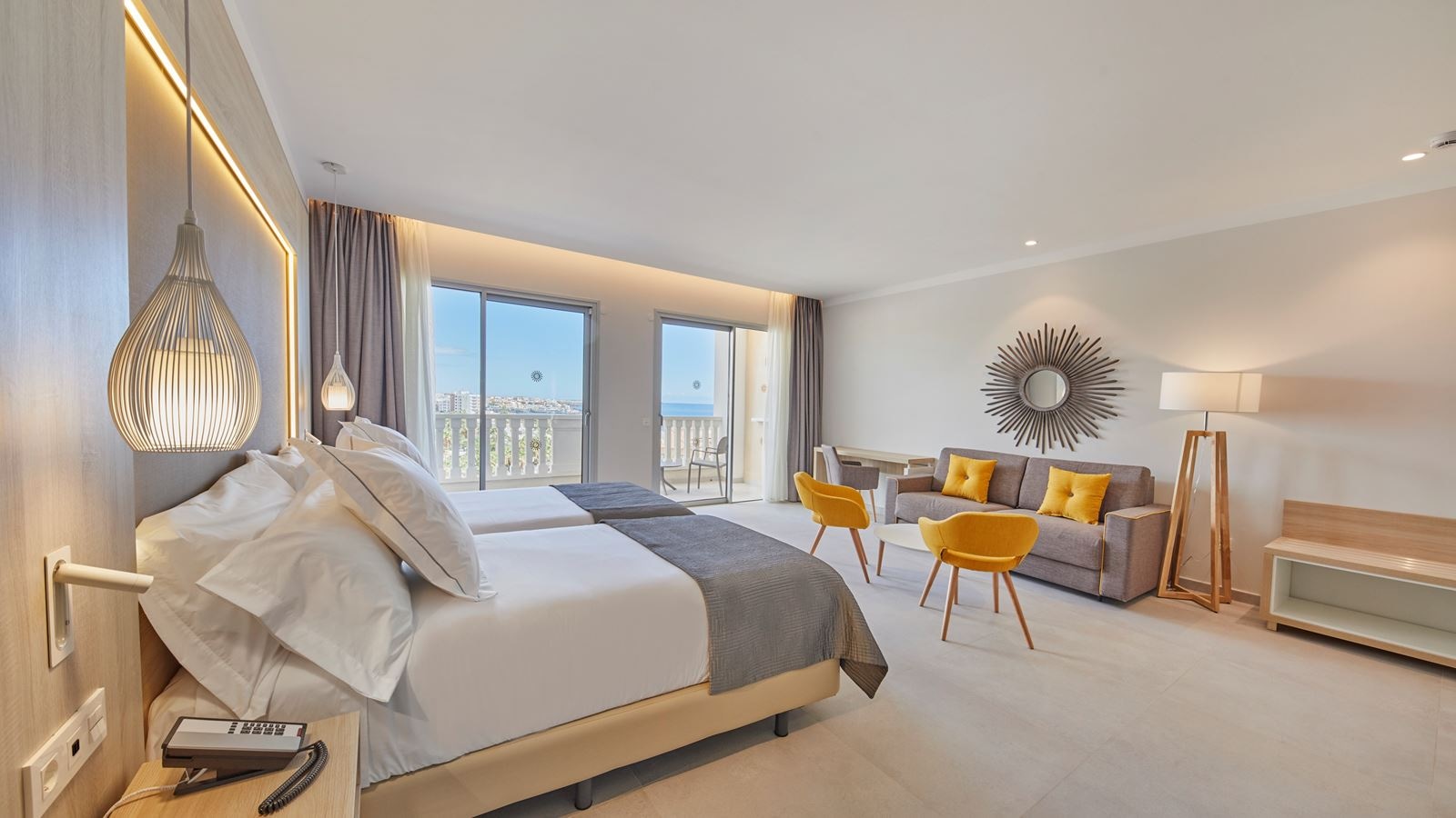 rooms-junior-suite-sea-view-balcony-or-terrace