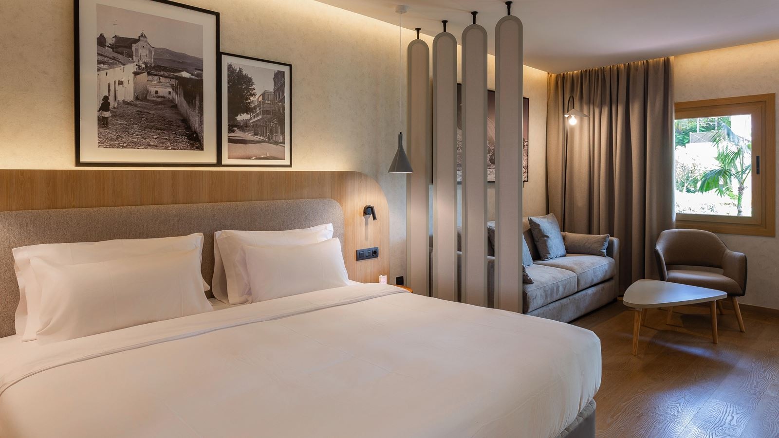 rooms-junior-suite-with-balcony