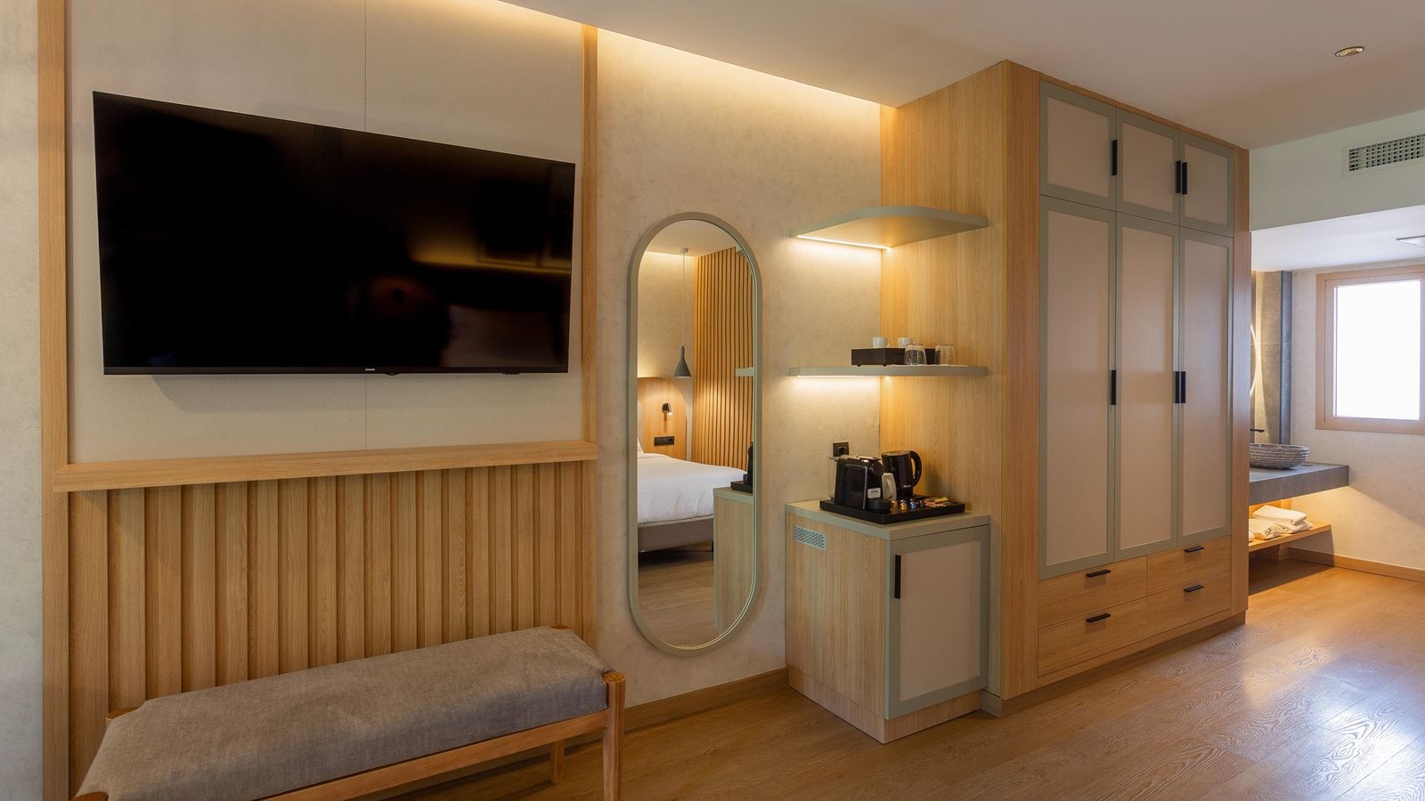 rooms-junior-suite-with-balcony