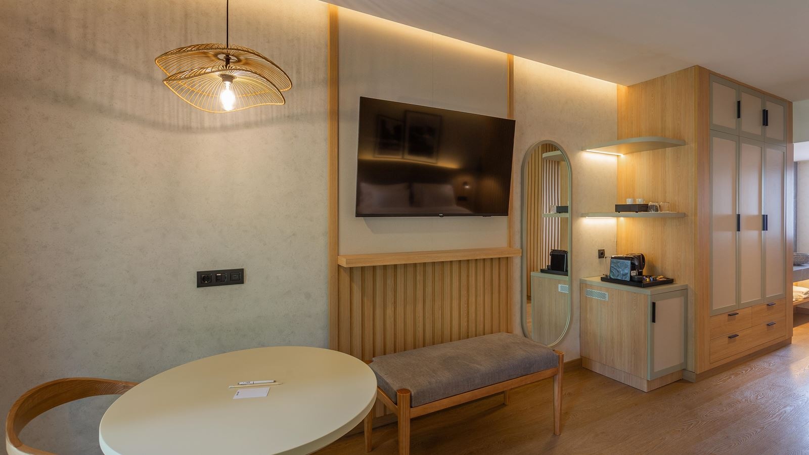 rooms-junior-suite-with-balcony