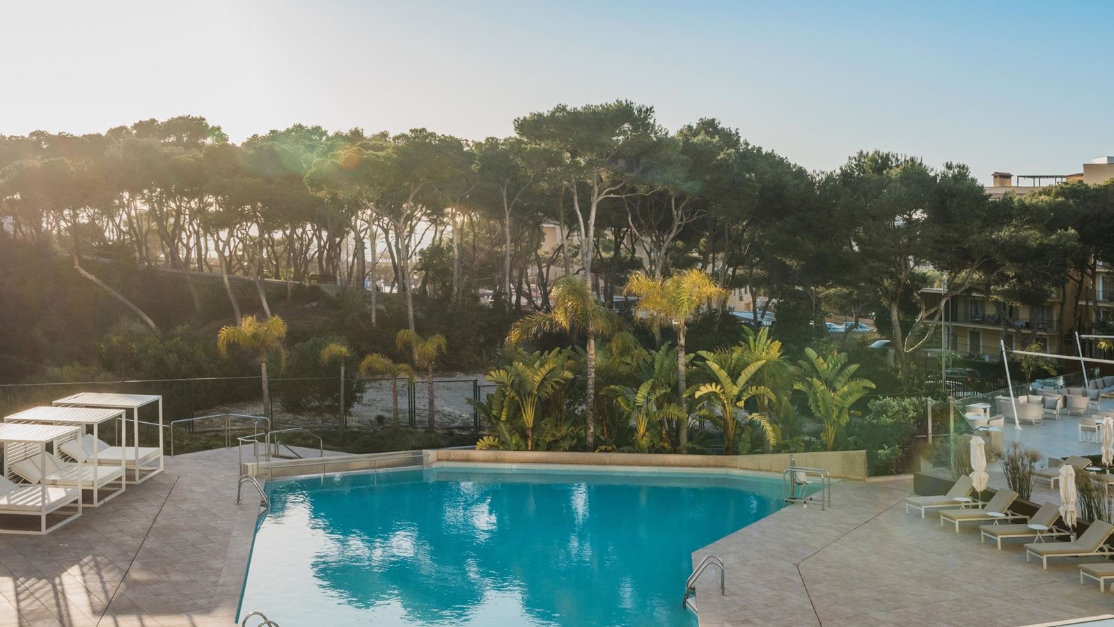 rooms-junior-suite-pool-view