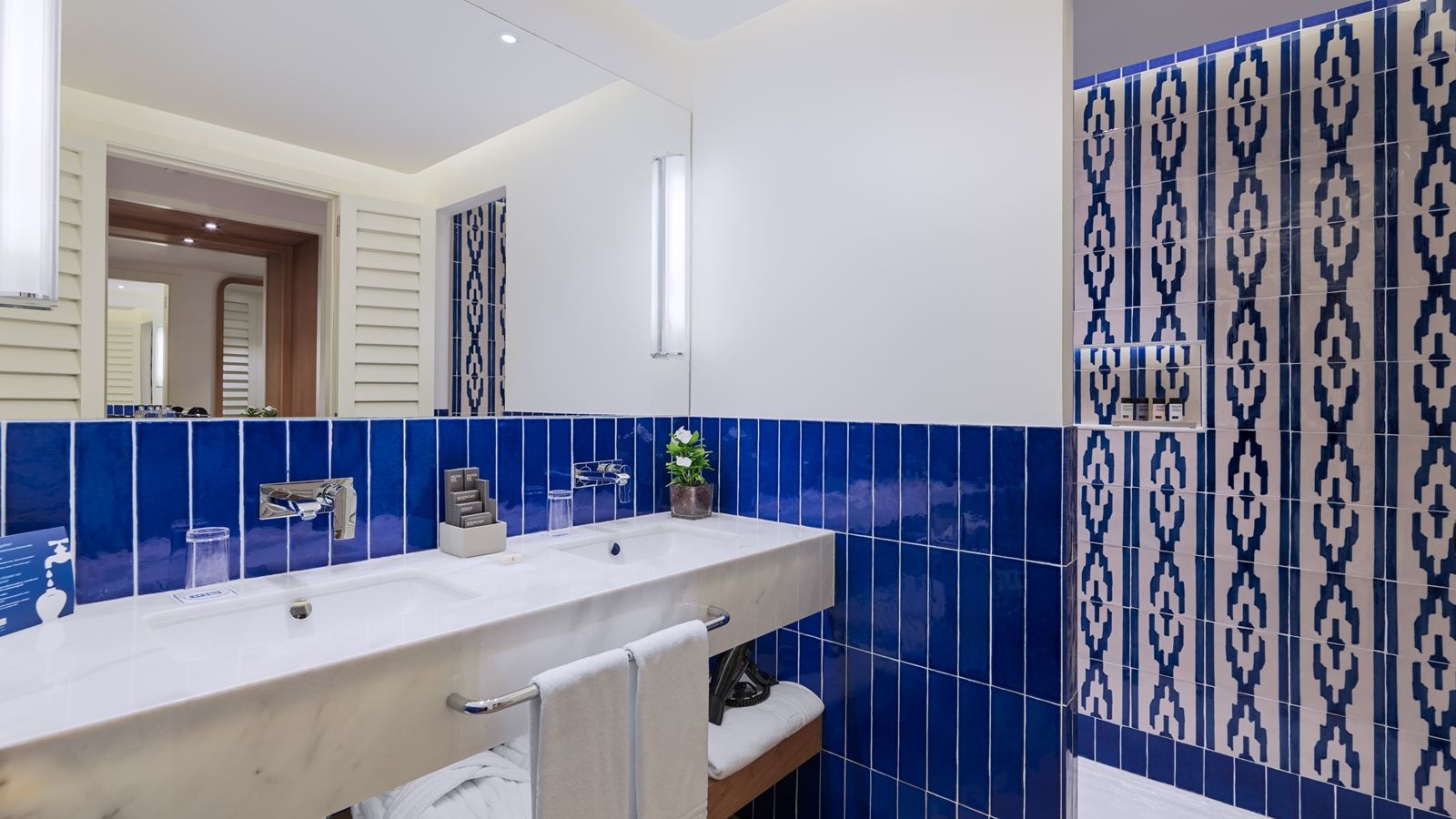 rooms-double-standard-room-with-balcony-or-terrace