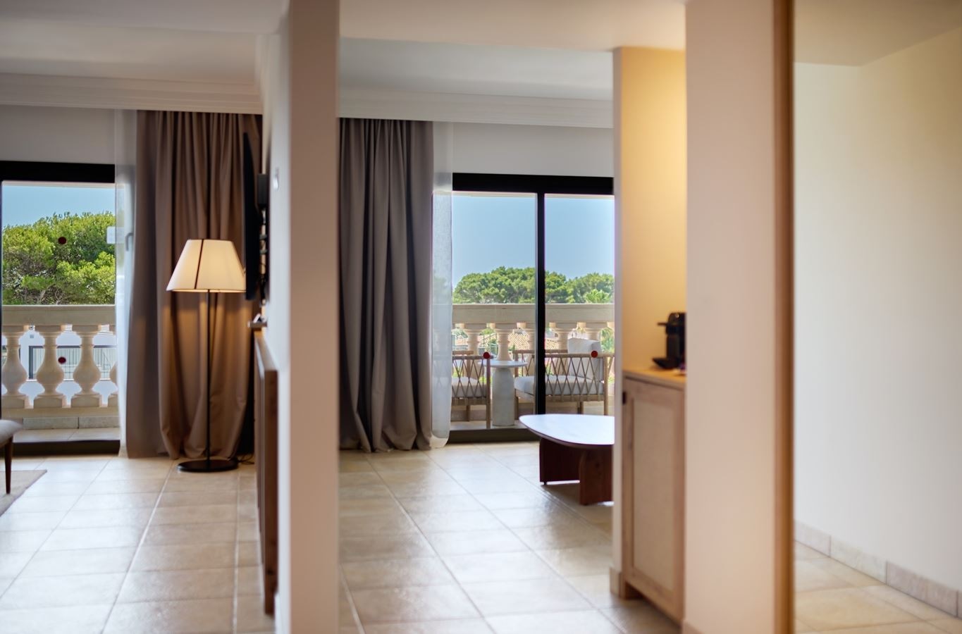 rooms-junior-suite-partial-sea-view-balcony-or-terrace