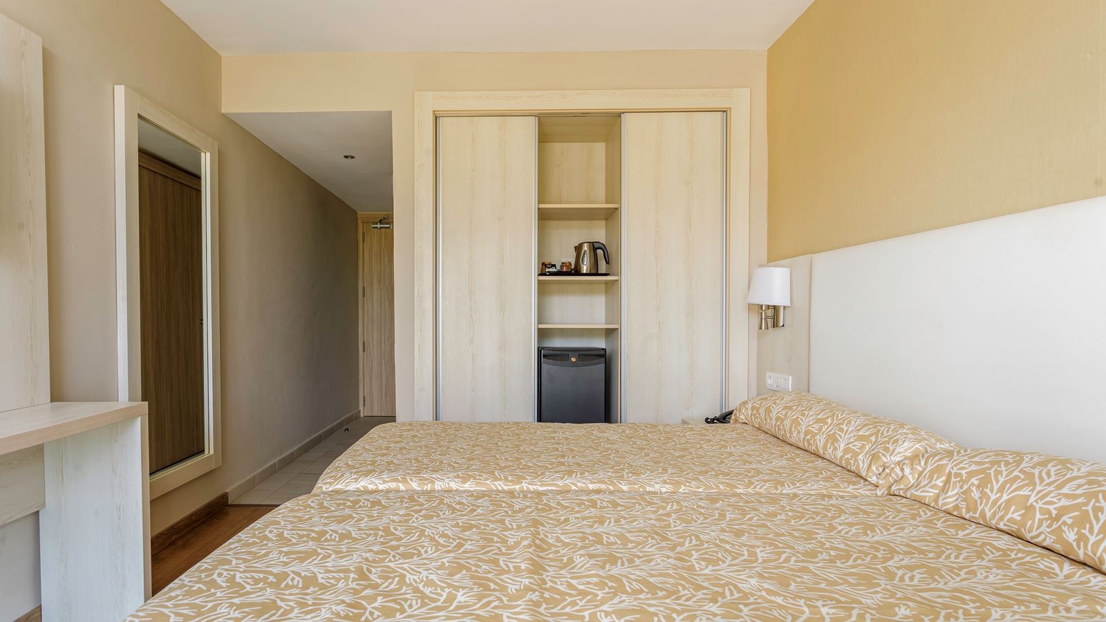 rooms-double-standard-room-balcony-or-terrace