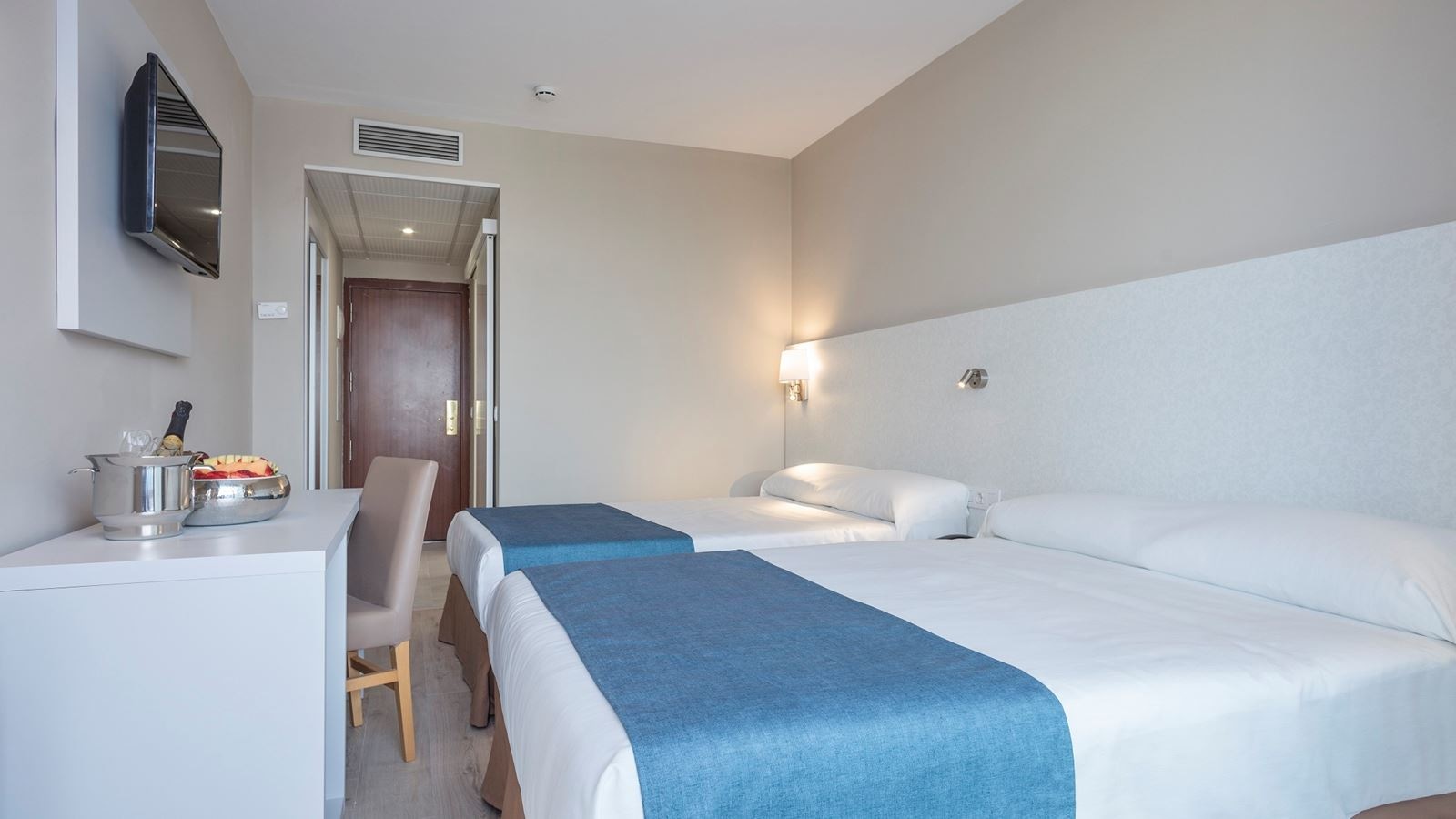 rooms-room-standard-balcony-or-terrace