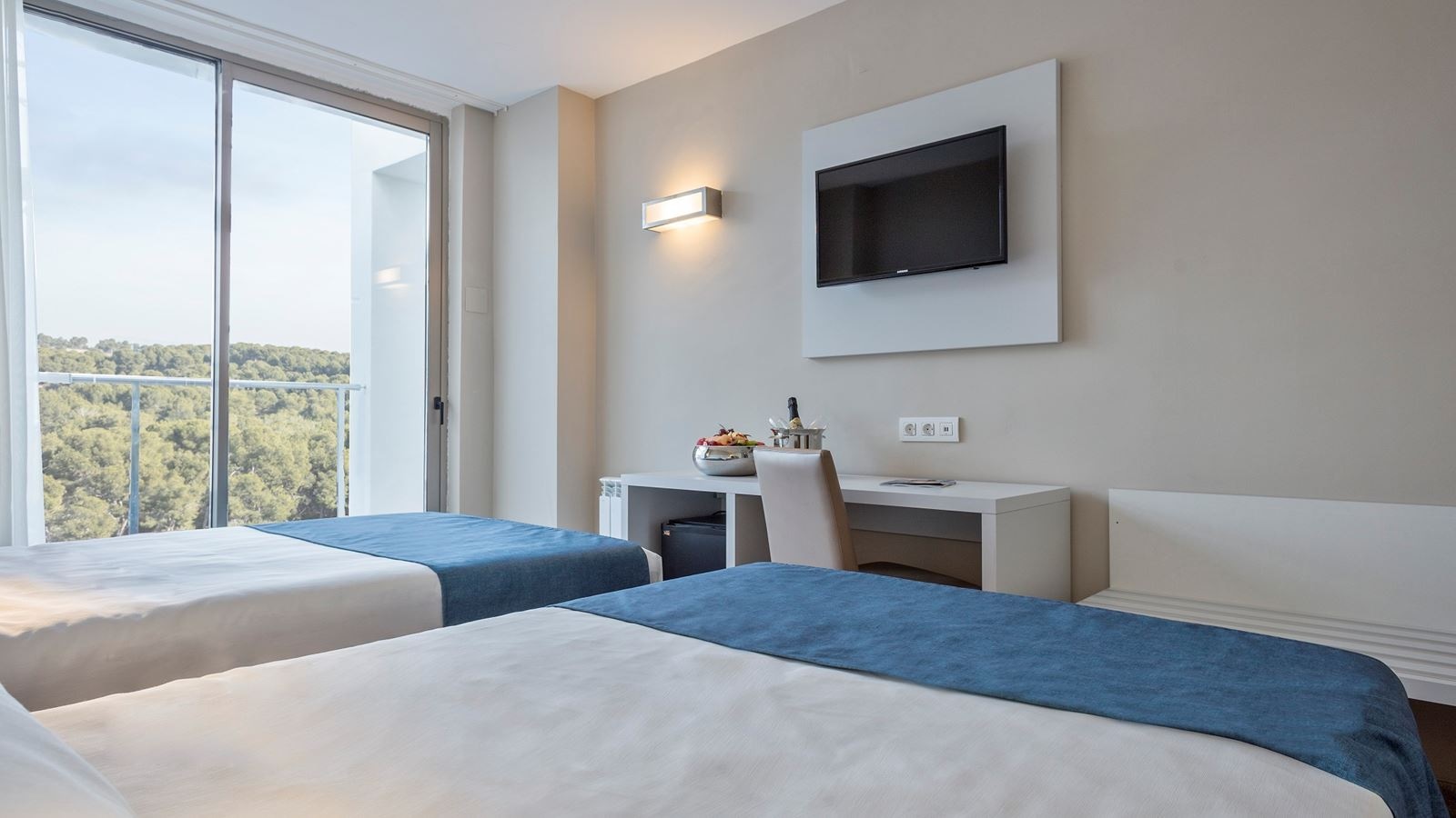 rooms-room-standard-balcony-or-terrace