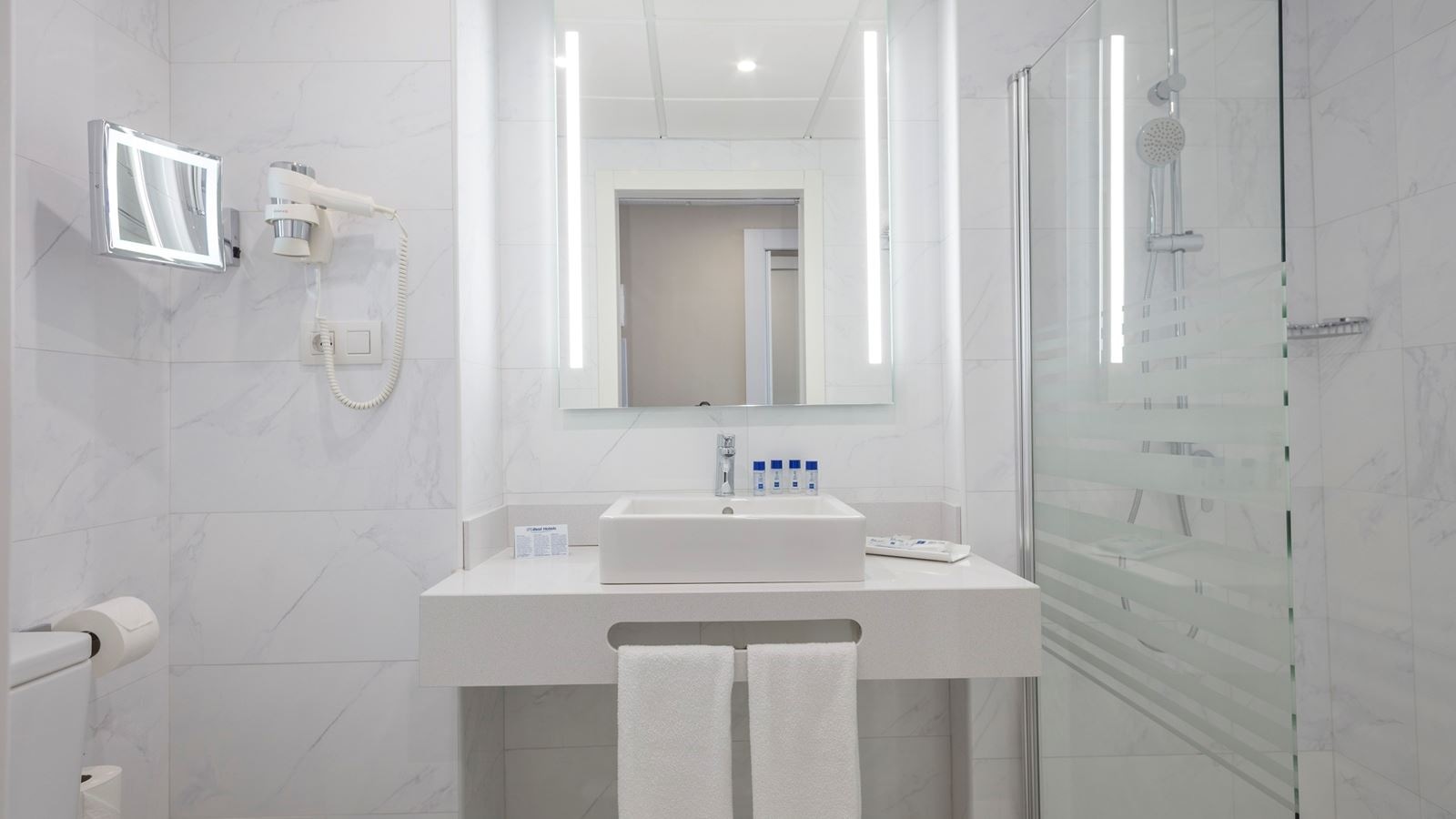 rooms-room-standard-balcony-or-terrace