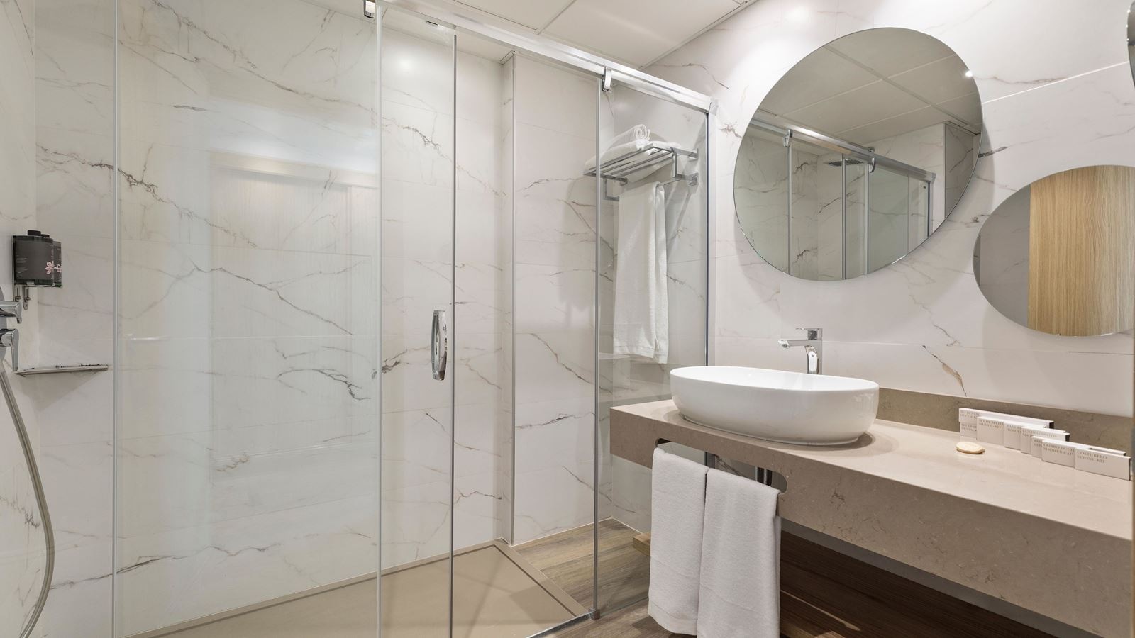 rooms-premium-room-front--sea-view