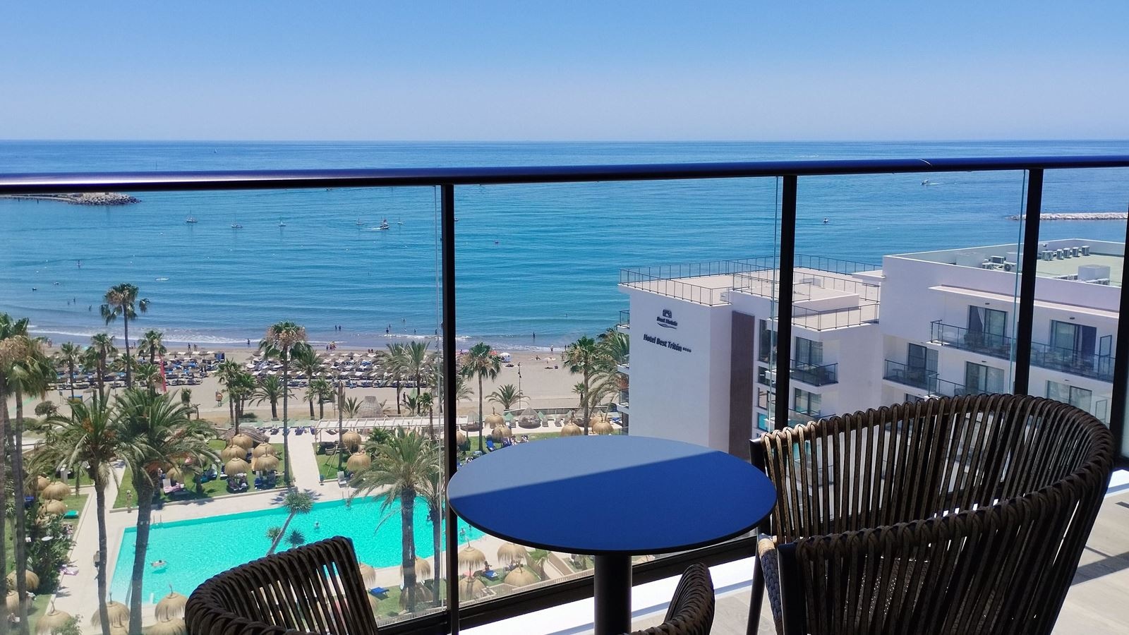 rooms-premium-room-front--sea-view