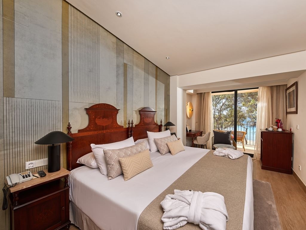 rooms-double-sea-view-front-balcony-or-terrace