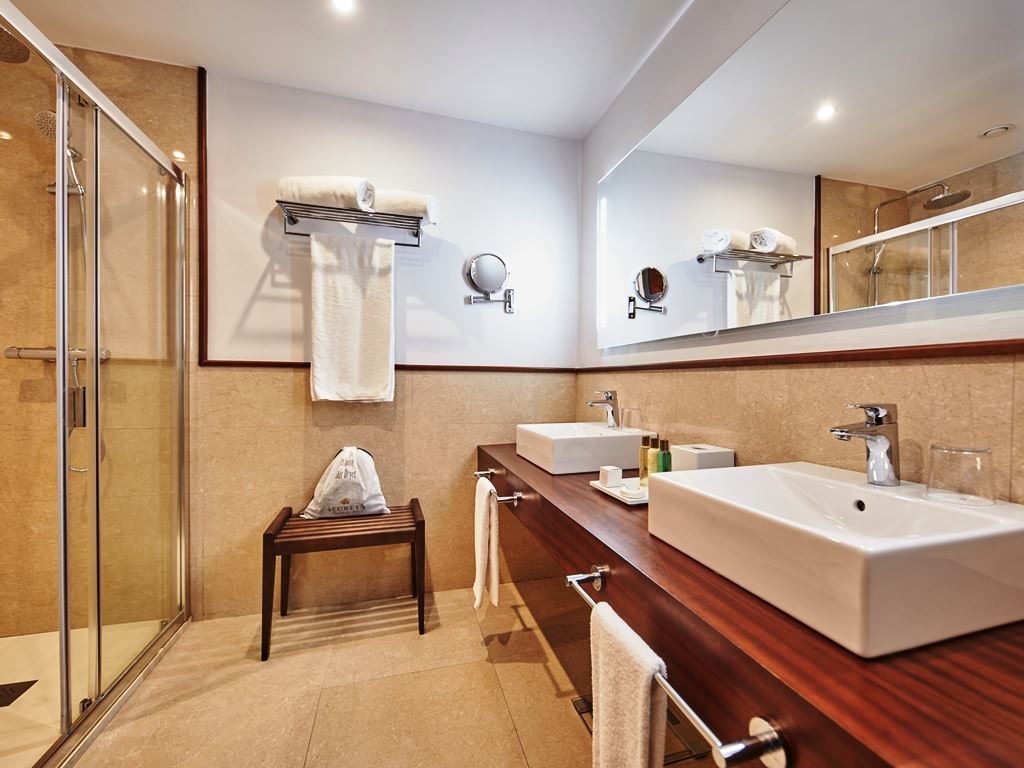 rooms-deluxe-balcony-or-terrace