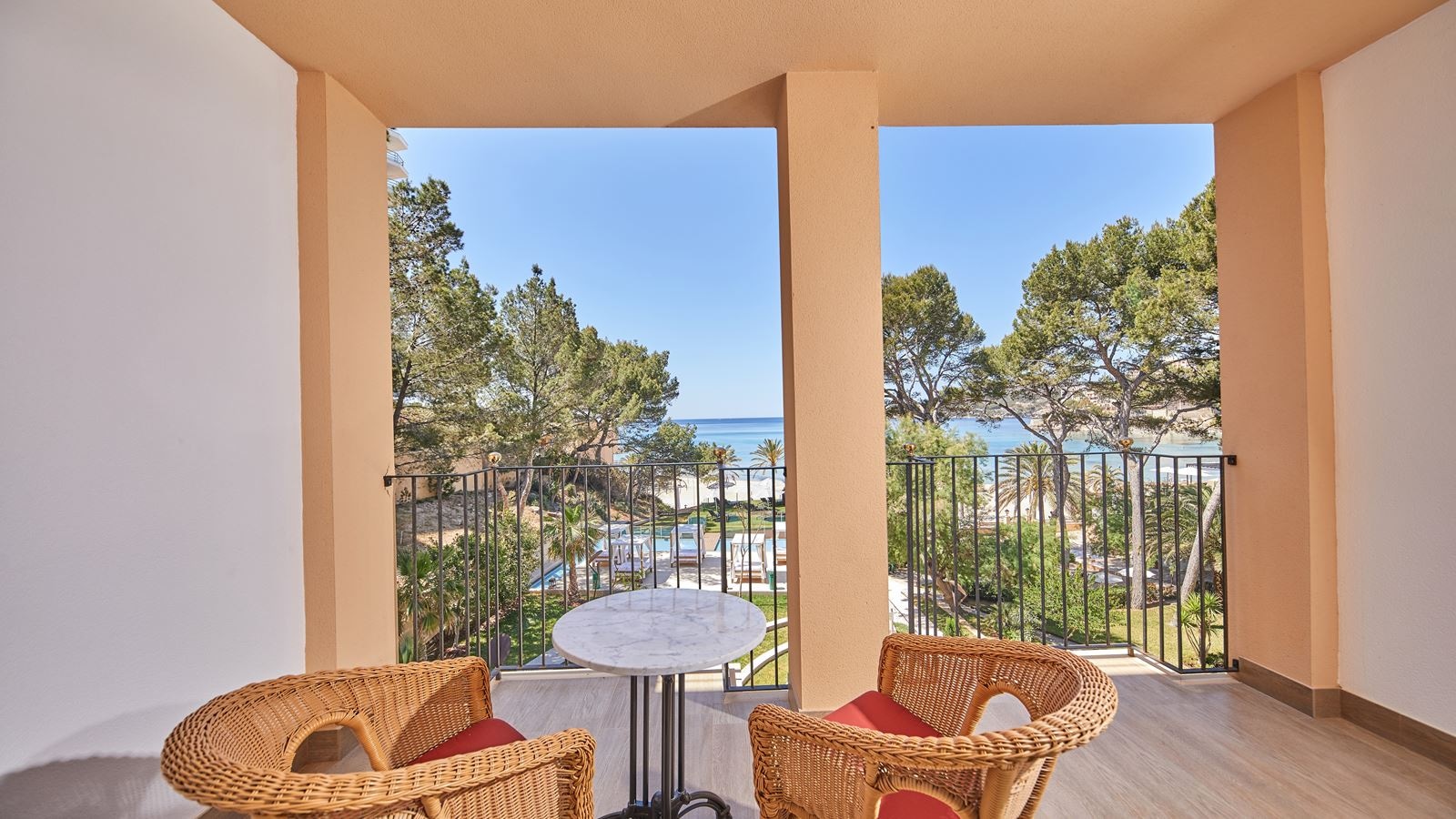 rooms-deluxe-sea-view-front-preffered-club