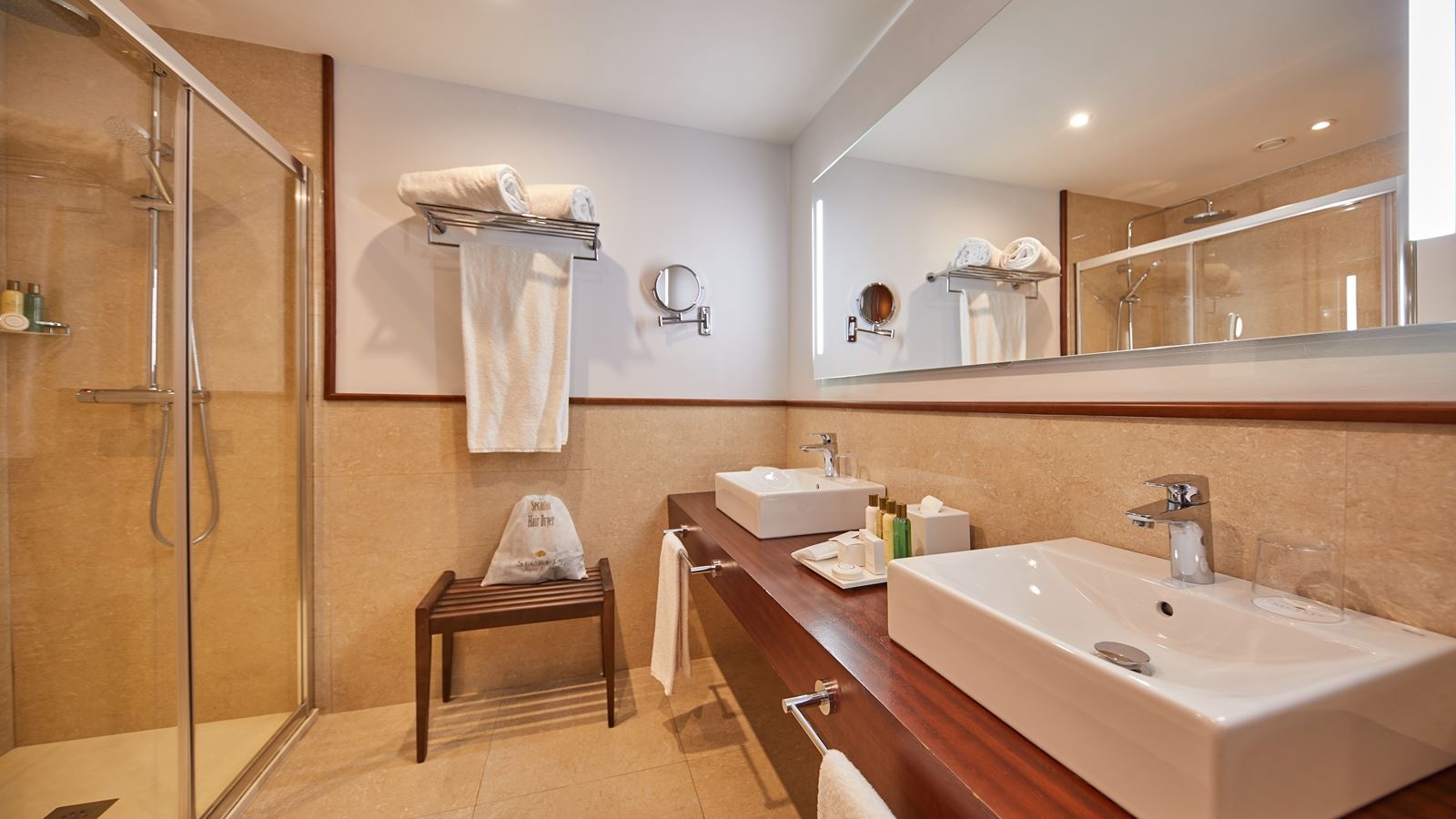 rooms-deluxe-sea-view-front-preffered-club