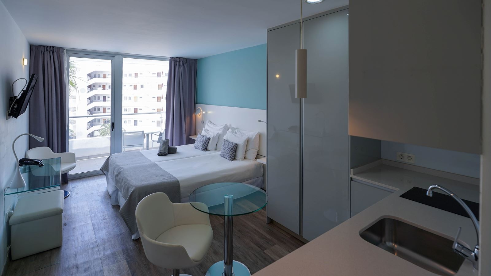 rooms-junior-suite-standard-classic--balcony-or-terrace