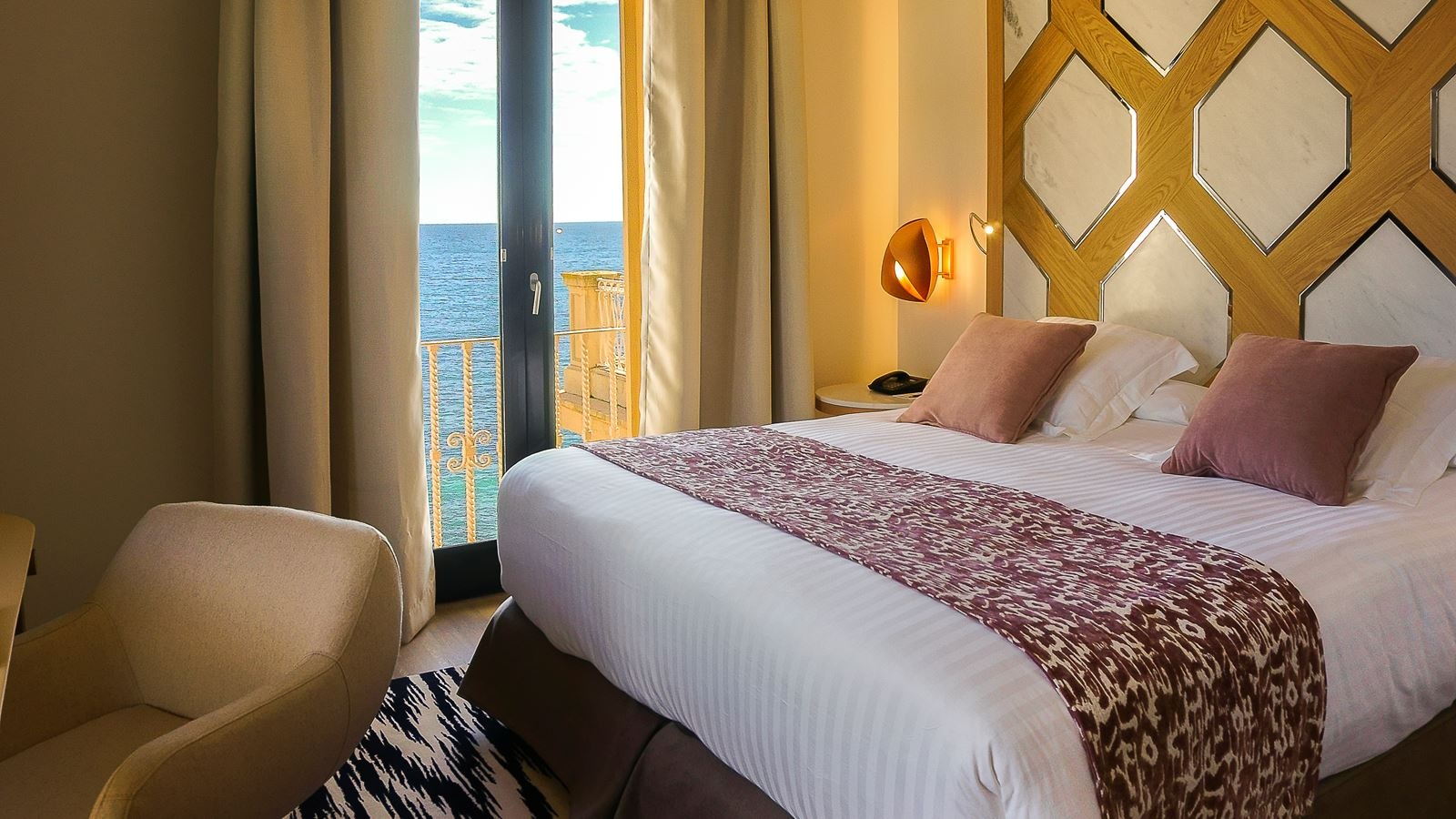 rooms-deluxe-sea-view