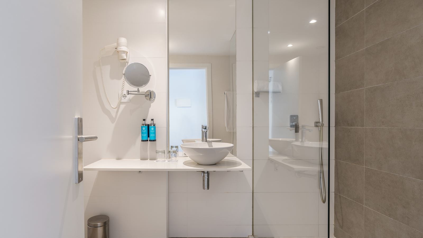 rooms-room-double-balcony