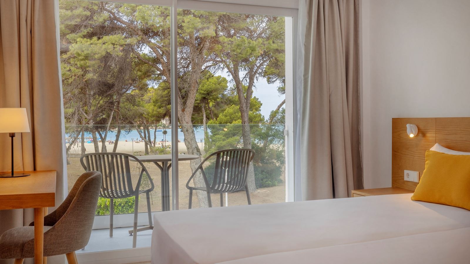 rooms-room-double-frontal-sea-view