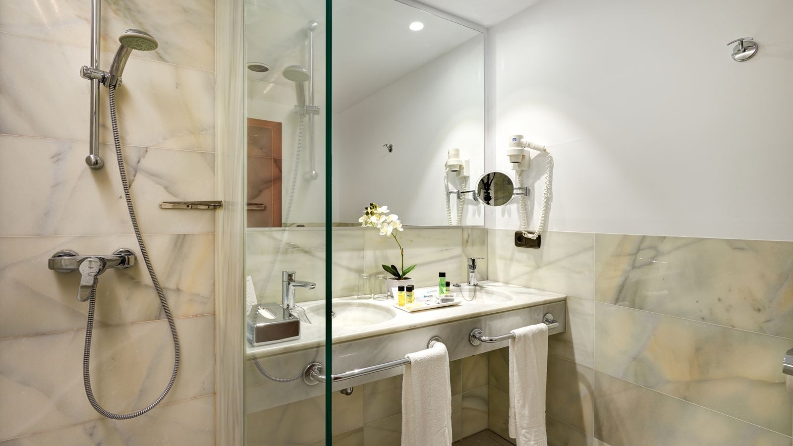 rooms-junior-suite-seaview-balcony-or-terrace