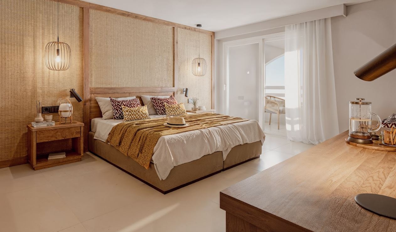 rooms-double-pool-view