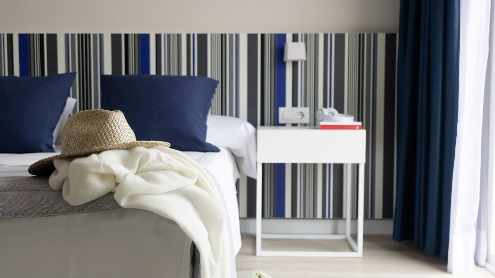 rooms-standard-family-room