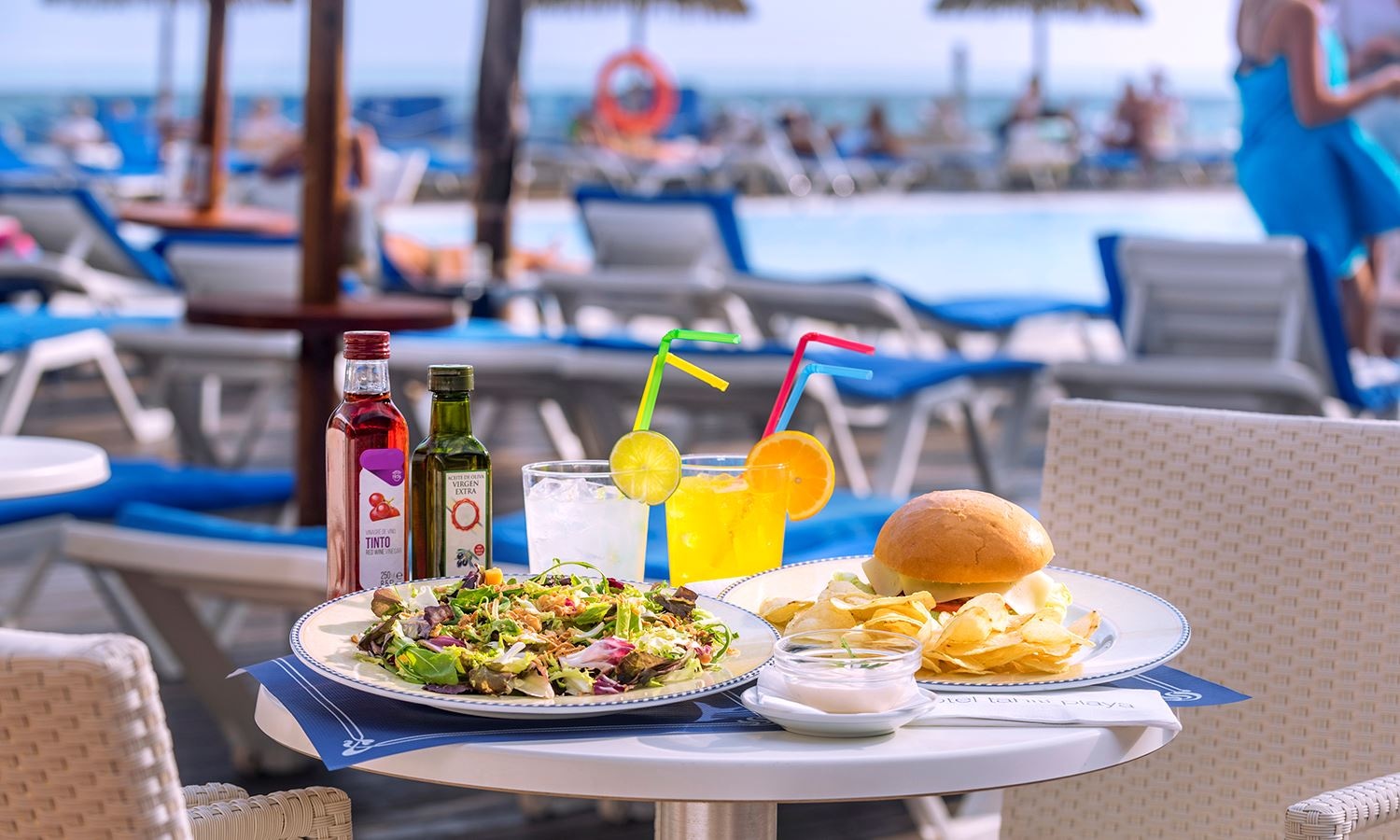 bars-pool-bar-bora-bora