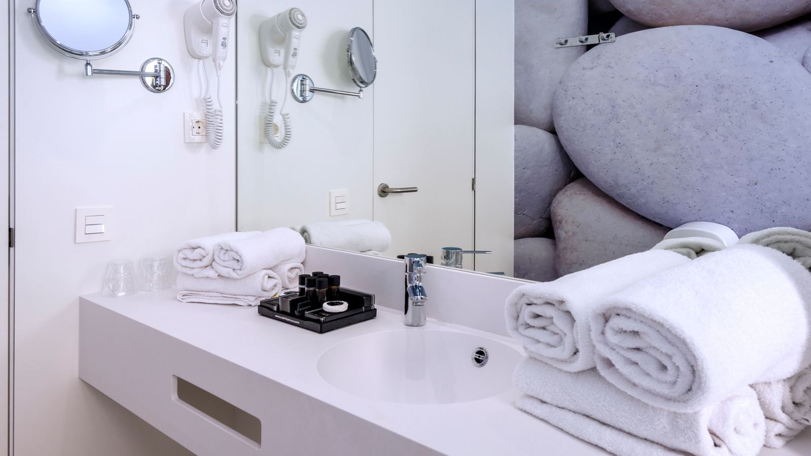 rooms-suite-vip-balcony-or-terrace