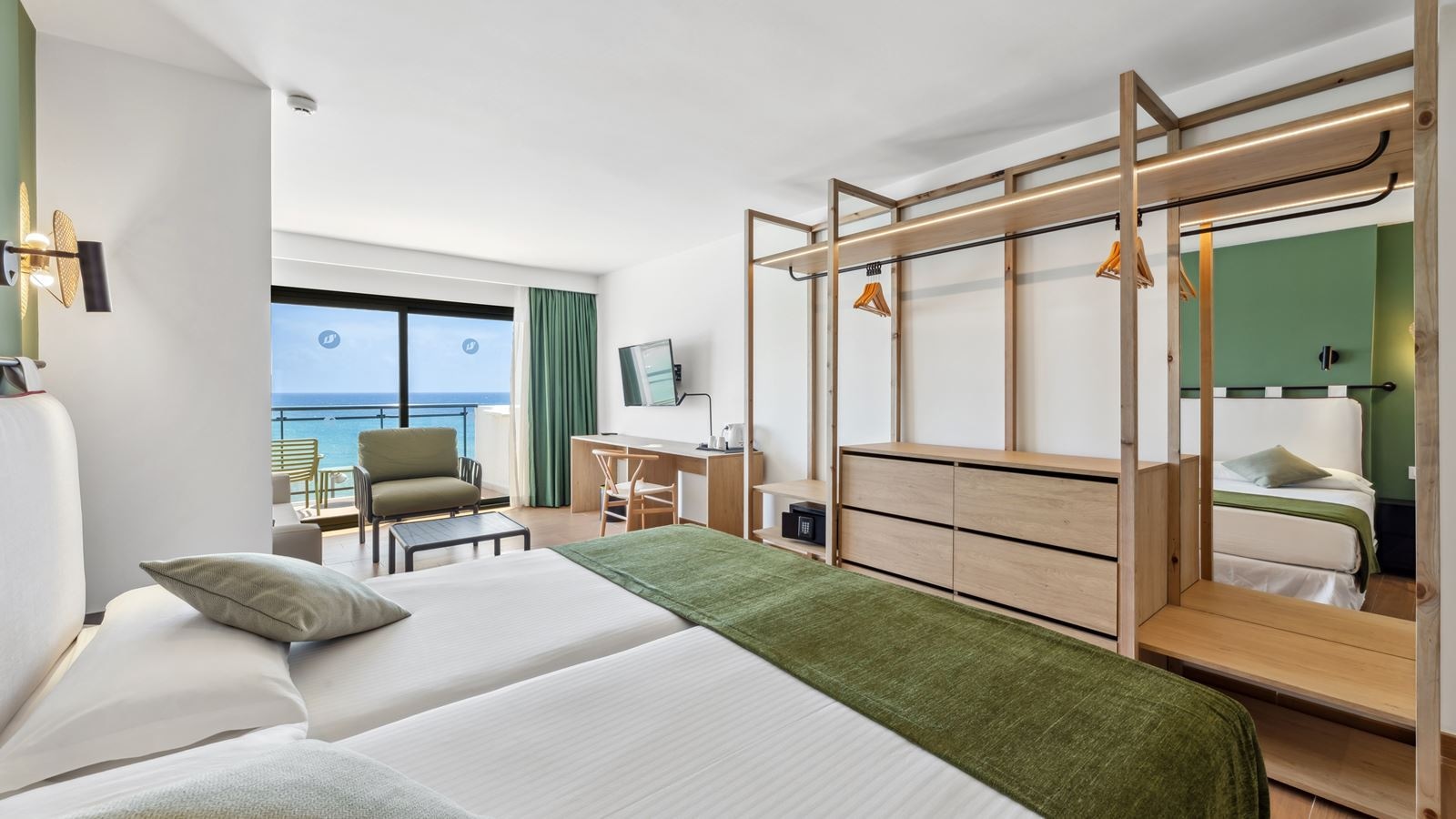 rooms-family-room-sea-view-balcony-or-terrace