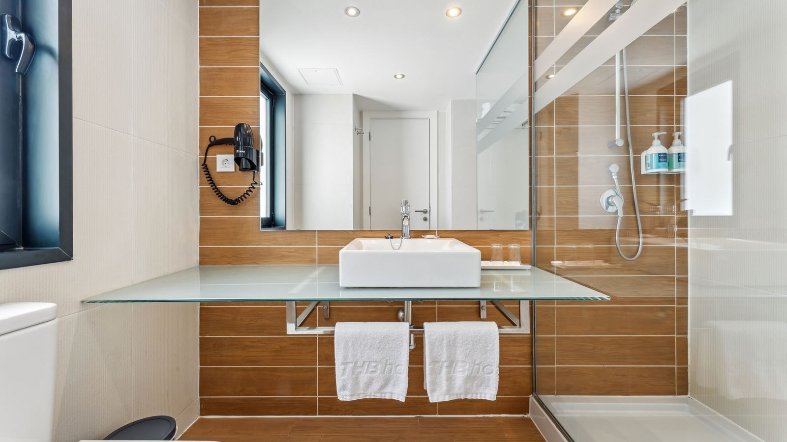 rooms-family-room-sea-view-balcony-or-terrace