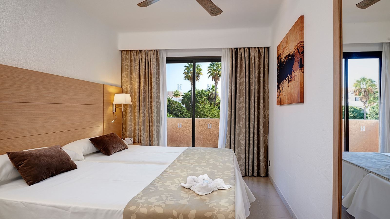 rooms-apartment-1-bedroom-garden-view-balcony