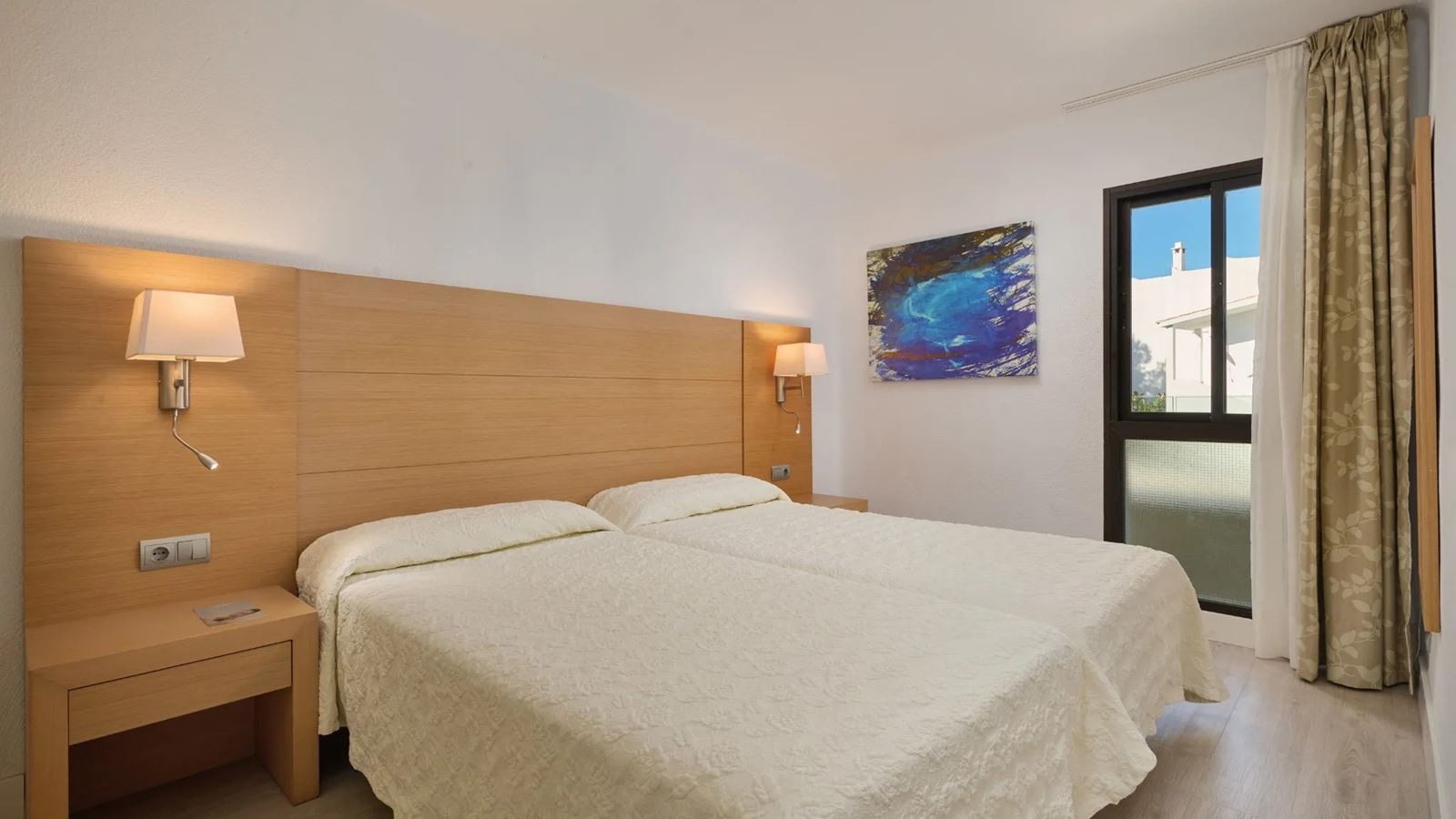 rooms-apartment-1-bedroom-club-economy-balcony