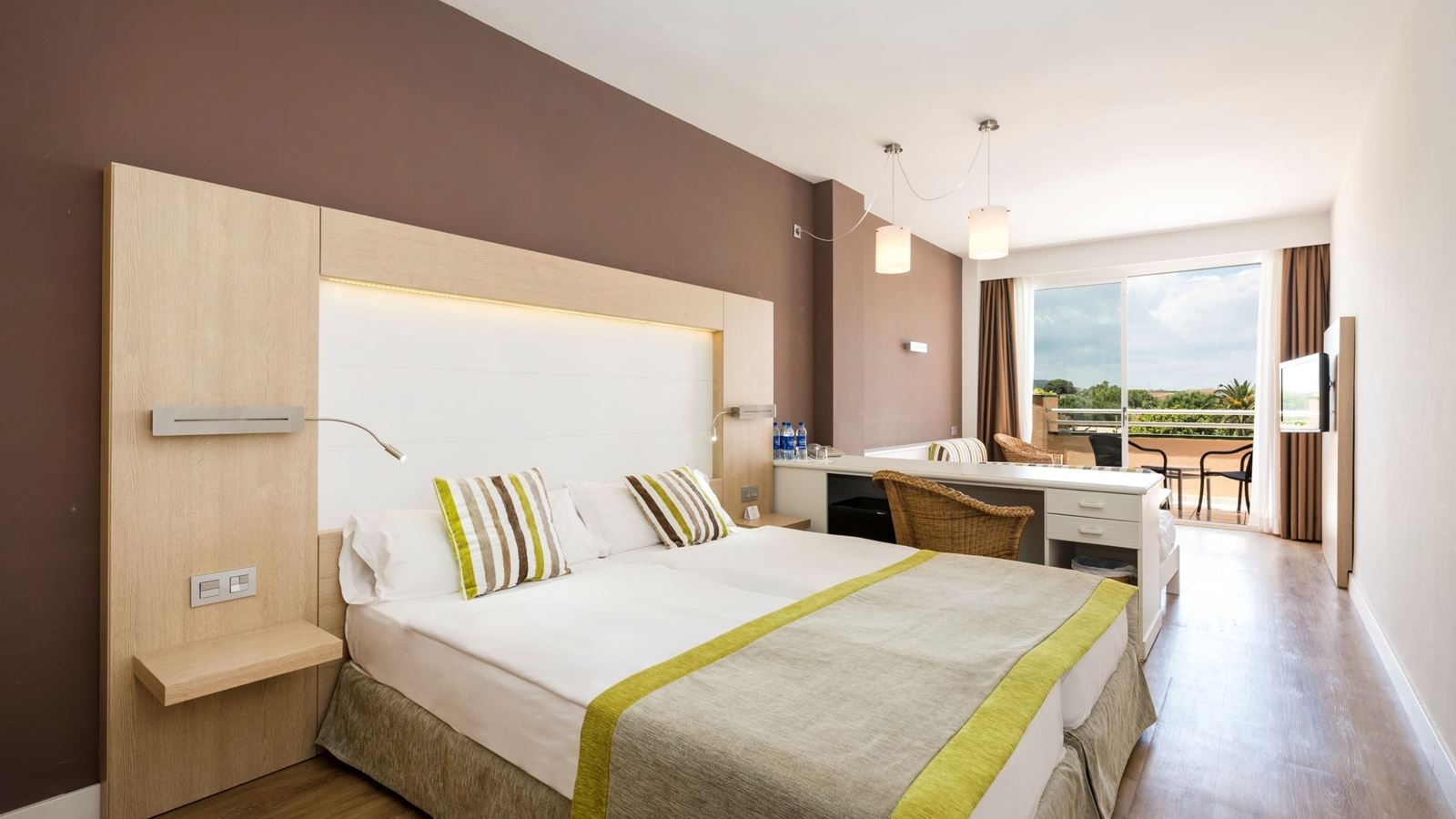 rooms-family-room-superior