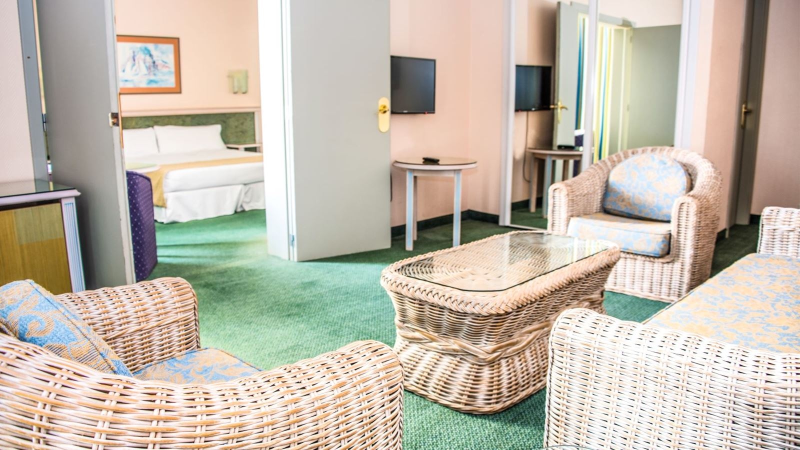 rooms-junior-suite-with-balcony-or-terrace